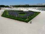 Die Tuileries Gärten mit Springbrunnen.